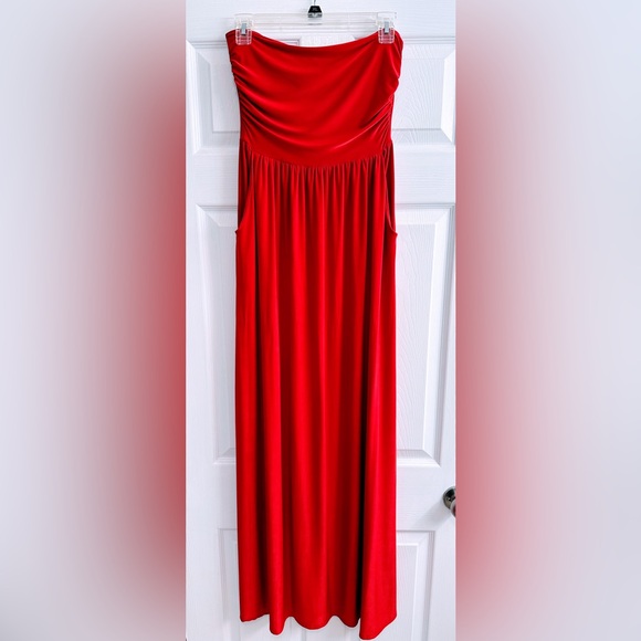 Windsor Dresses & Skirts - Windsor Bold Red Strapless Dress with Pockets